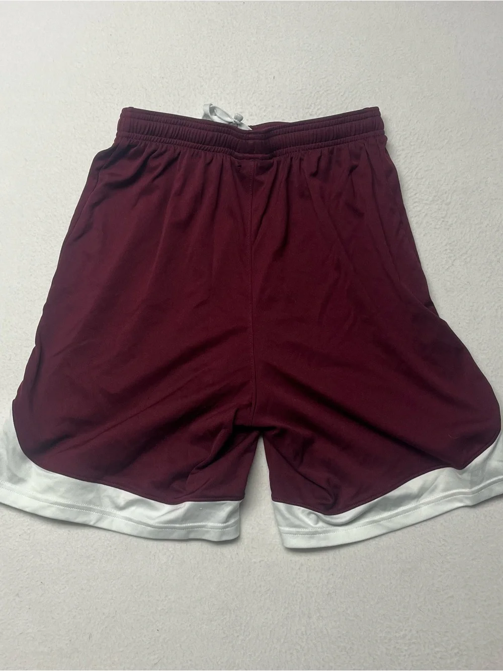 Under Armour Maroon Athletic Shorts Drawstring Men’s medium
